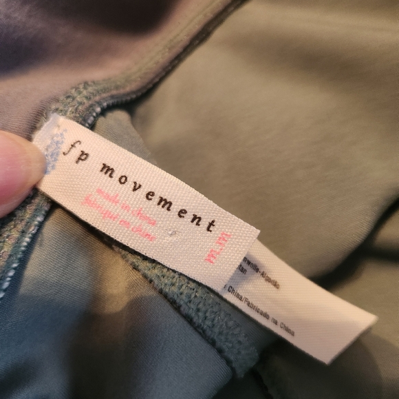 Free People Movement Turnout Boho Wrap Leggings size Medium - Picture 7 of 10